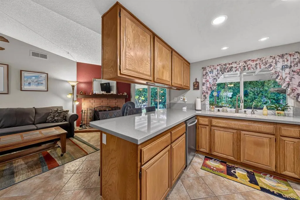 10131 Tres Lagos Court, Spring Valley, CA 91977 - Photo 5 of 18, Spring Valley, CA