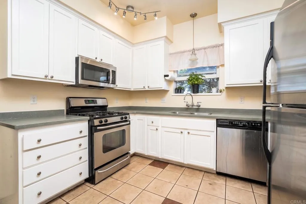 https://cdn.realtyfeed.com/cdn/127/306795031/05bf3c520804e45725f1425e96b58dd9.webp