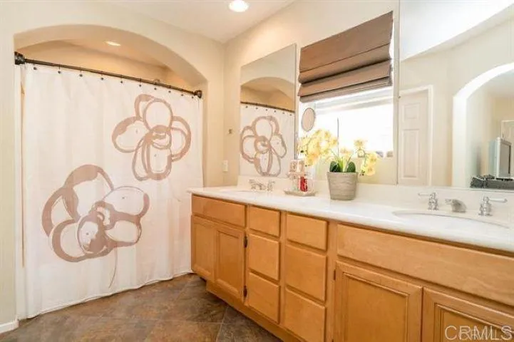 https://cdn.realtyfeed.com/cdn/127/306795035/25ee06c223ad1632c9333c5128805fef.webp