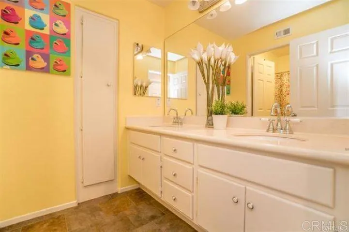 https://cdn.realtyfeed.com/cdn/127/306795035/6a9afba804d1d116af65aea1eda0344e.webp