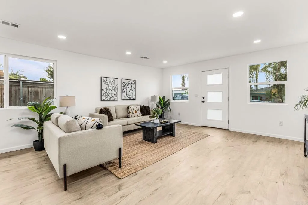 https://cdn.realtyfeed.com/cdn/127/306795070/2bb55ec490d32d468621003ac24e2d44.webp