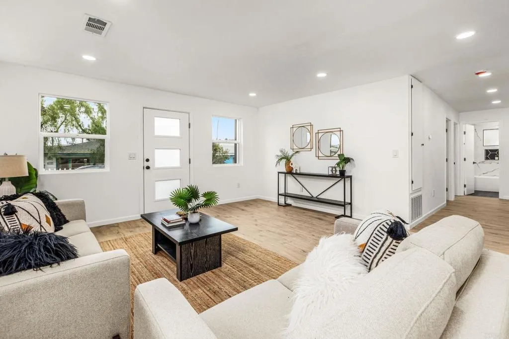 https://cdn.realtyfeed.com/cdn/127/306795070/47f091cade04f42cb3197d40f57ff32b.webp