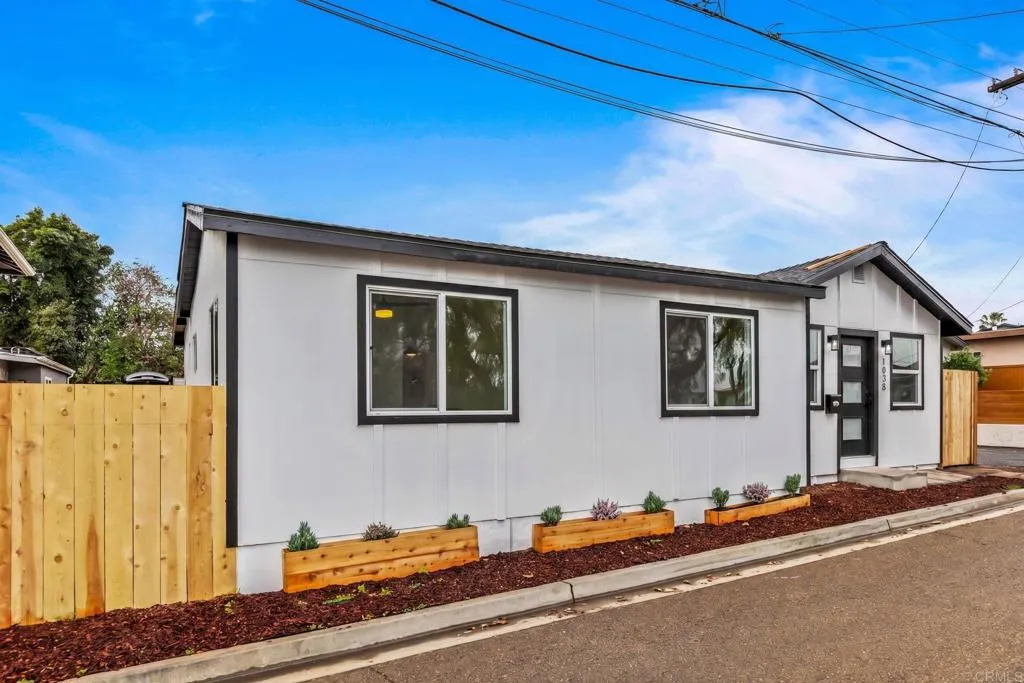 https://cdn.realtyfeed.com/cdn/127/306795070/80c9d36c4115d06faecc032938590b23.webp