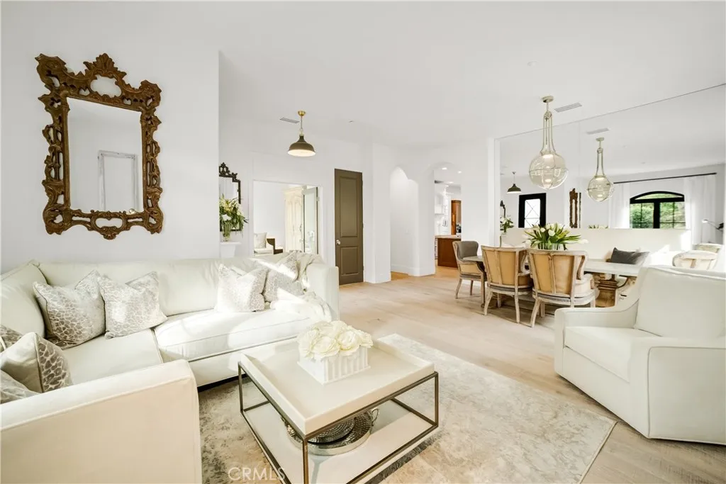 https://cdn.realtyfeed.com/cdn/127/306795265/275304688b1c77b9105e3ce01bb50713.webp