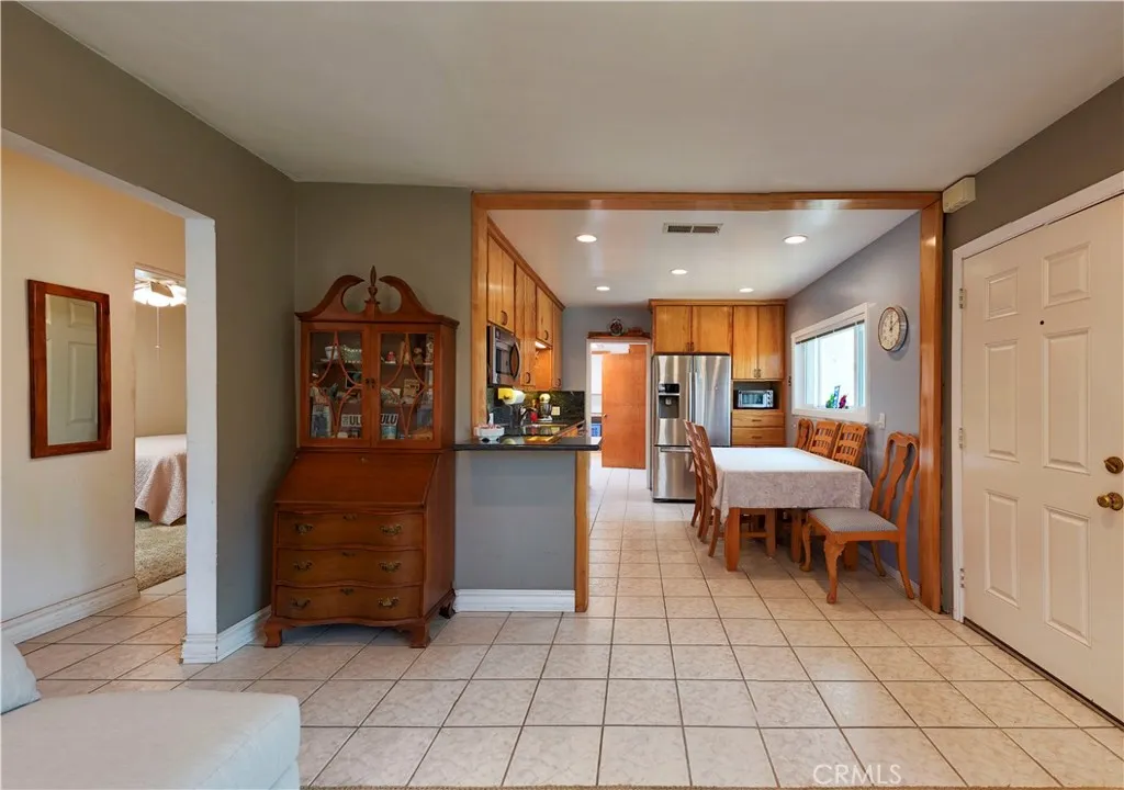 https://cdn.realtyfeed.com/cdn/127/306795277/d66236f91277e4e070d230cbebdb8e3c.webp