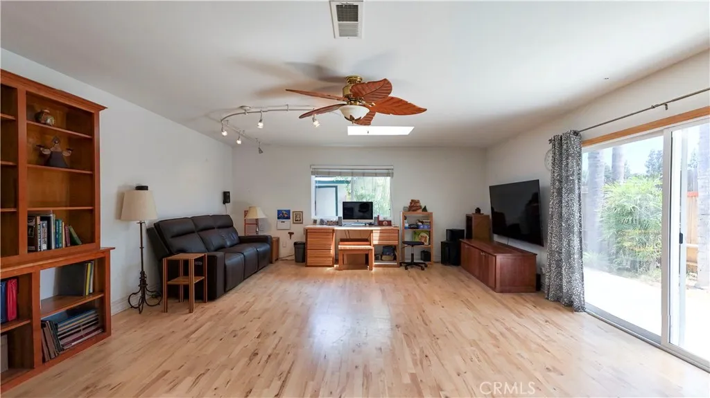 https://cdn.realtyfeed.com/cdn/127/306795277/ee561d7d0dd7200fd42cac1bd1f7b15b.webp