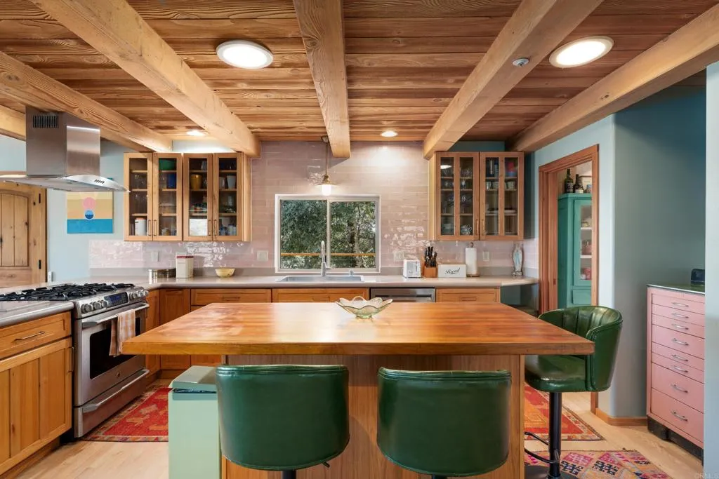 https://cdn.realtyfeed.com/cdn/127/306795310/3a0f8ba9255095c46a18bd8858aae1b6.webp