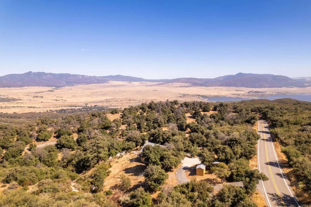 https://cdn.realtyfeed.com/cdn/127/306795310/40c0e56763f16a09cdde7c7df17ef9bf.webp