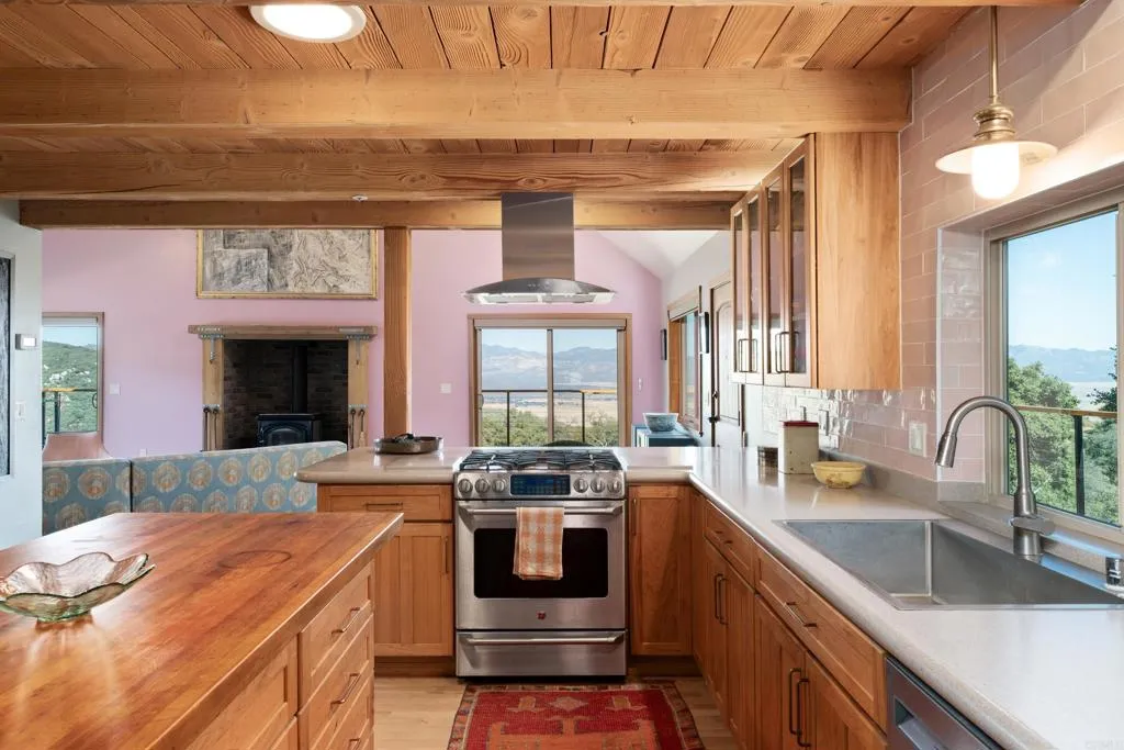https://cdn.realtyfeed.com/cdn/127/306795310/94d0831f1e8adb2169316ff9f4db331d.webp