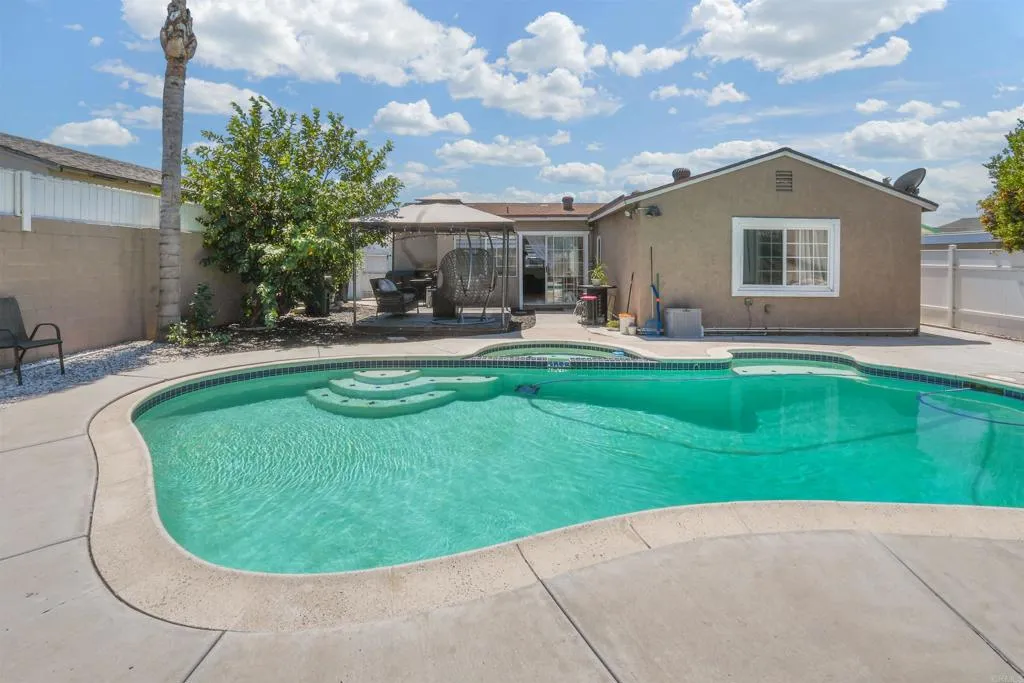 https://cdn.realtyfeed.com/cdn/127/306795398/6adbc17fe7a7b0564d22401357dc5c8b.webp