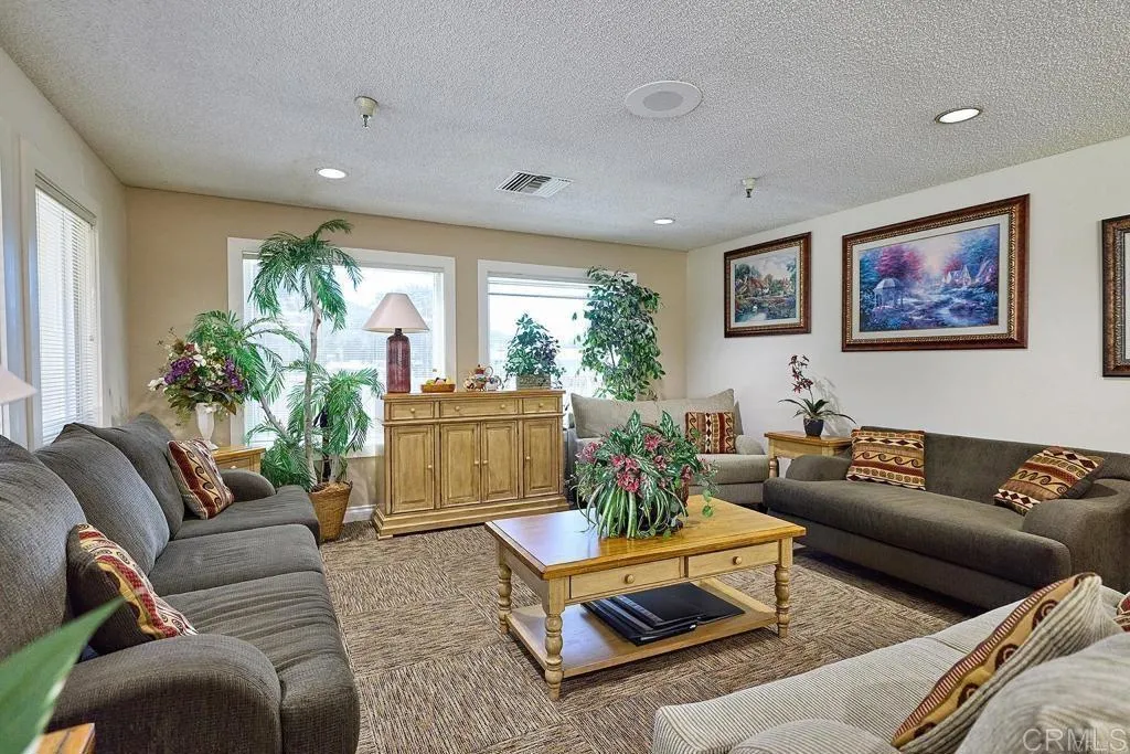 https://cdn.realtyfeed.com/cdn/127/306795419/6251103323fe1baf18a4f982b1aa83ce.webp