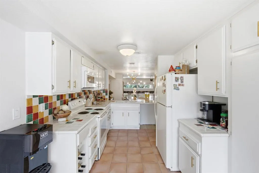 Photo #12: PTP2606309 Listing: Photo #12