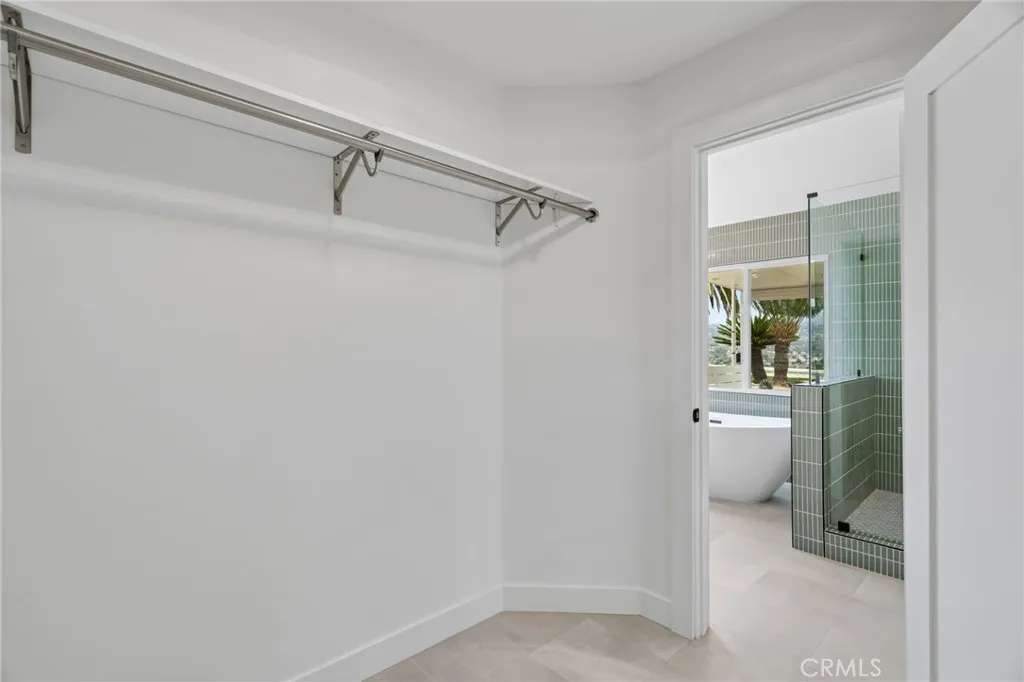 https://cdn.realtyfeed.com/cdn/127/306795643/5a05cad0a6476f46ded992bf863e7d93.webp