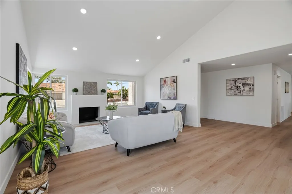 https://cdn.realtyfeed.com/cdn/127/306795643/841ba0c9c1659b20cb35aade1d91901c.webp