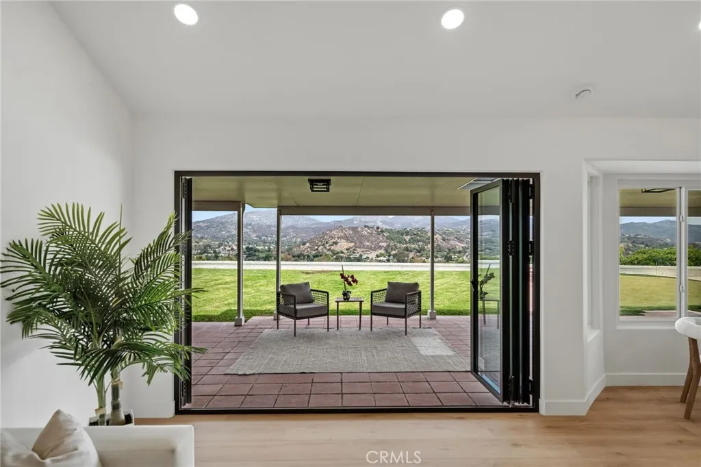 https://cdn.realtyfeed.com/cdn/127/306795643/90b31bafdb7fac5c632377af9f9df06c.webp