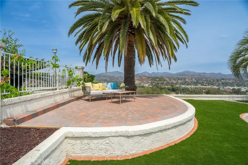 https://cdn.realtyfeed.com/cdn/127/306795643/cb21bdbc8f4fd1c80f0d64a6b22ab2ae.webp
