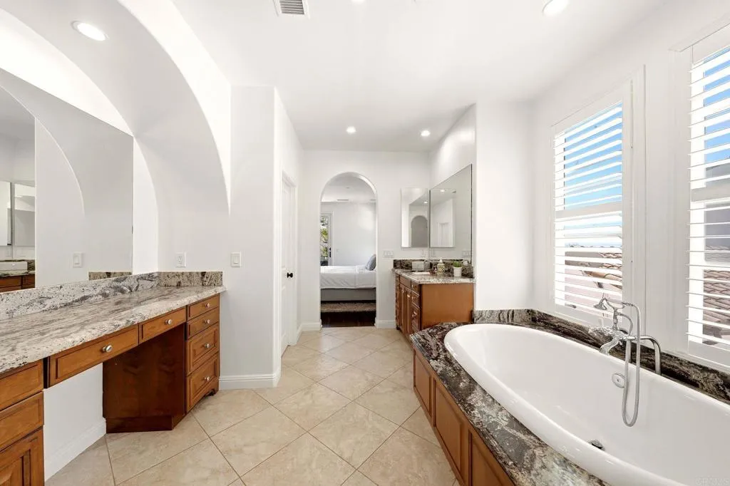 https://cdn.realtyfeed.com/cdn/127/306795692/18cd516fc03d755b24613e22da4ec5f5.webp