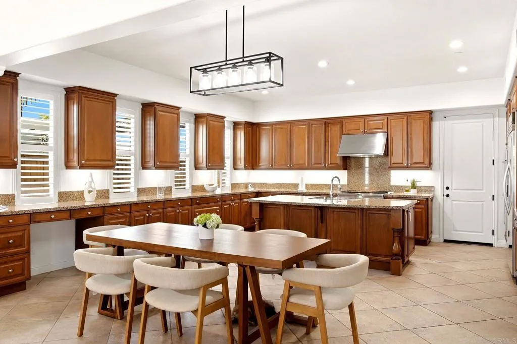 https://cdn.realtyfeed.com/cdn/127/306795692/7c03a2d95ff680105aca747302360cd5.webp