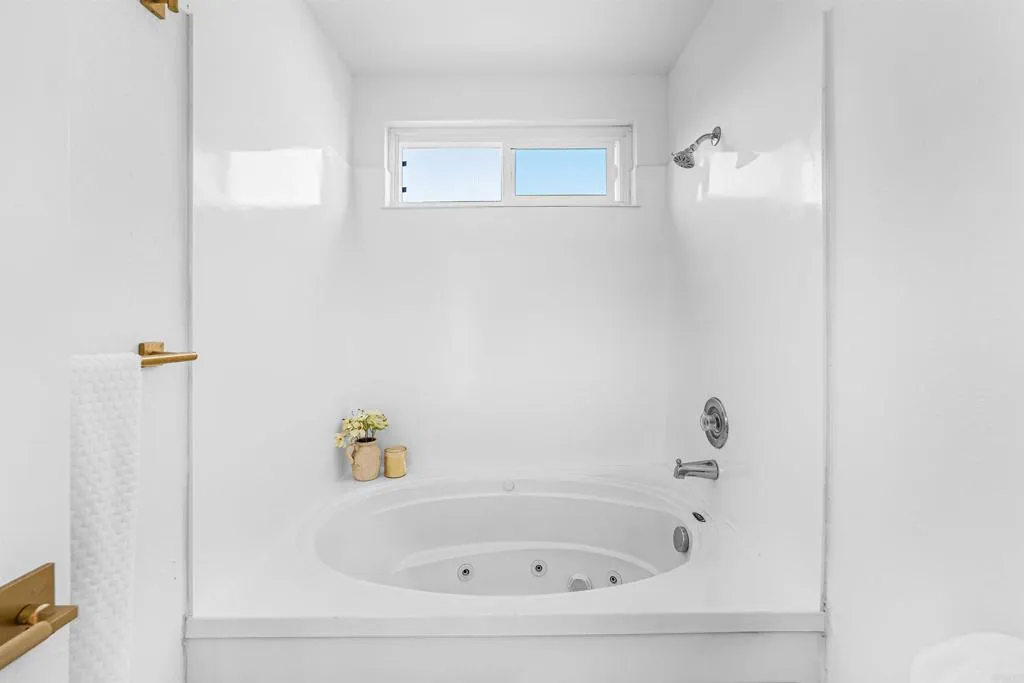https://cdn.realtyfeed.com/cdn/127/306795710/86f06c9d204cb8711917dea6aae16433.webp