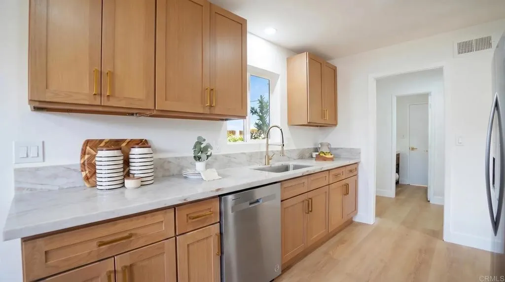 https://cdn.realtyfeed.com/cdn/127/306795710/f2299cf0e2c351b88537fc274802d6f8.webp