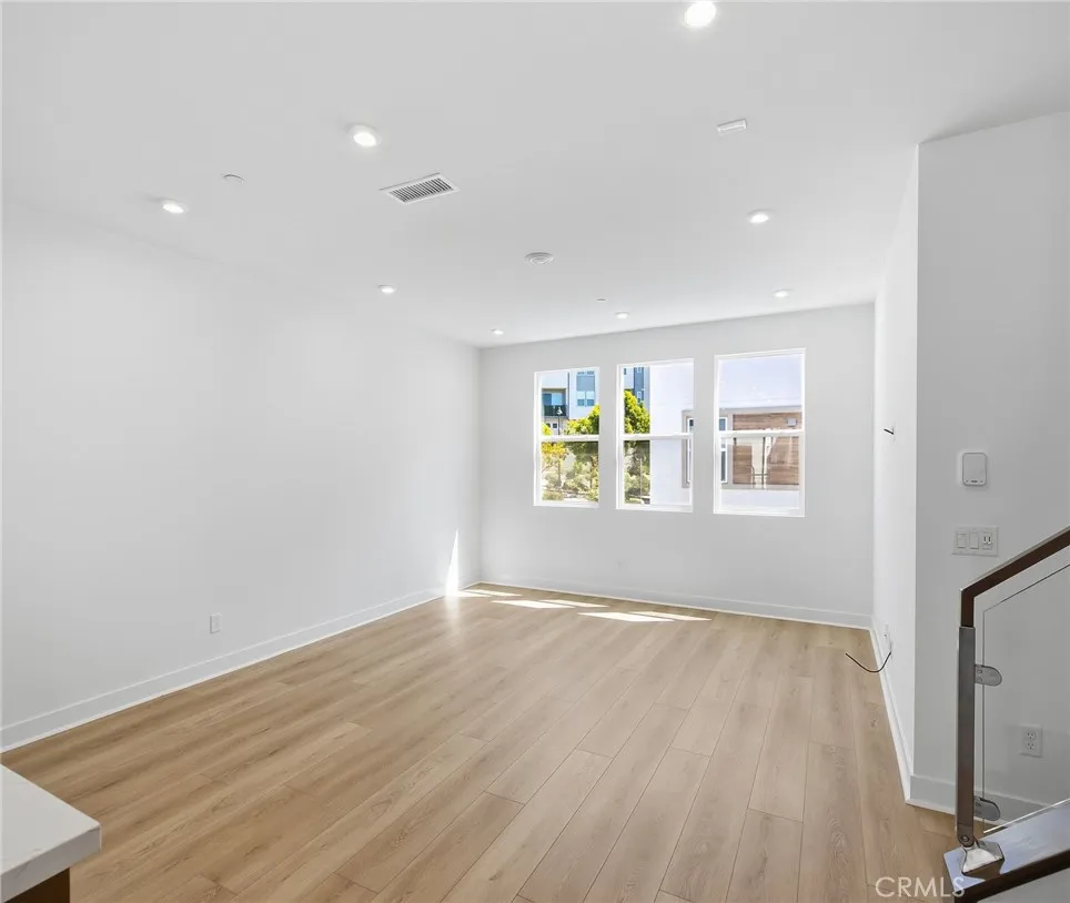 https://cdn.realtyfeed.com/cdn/127/306795782/27df5f4804bafb43eaa6b3ad98f3b424.webp