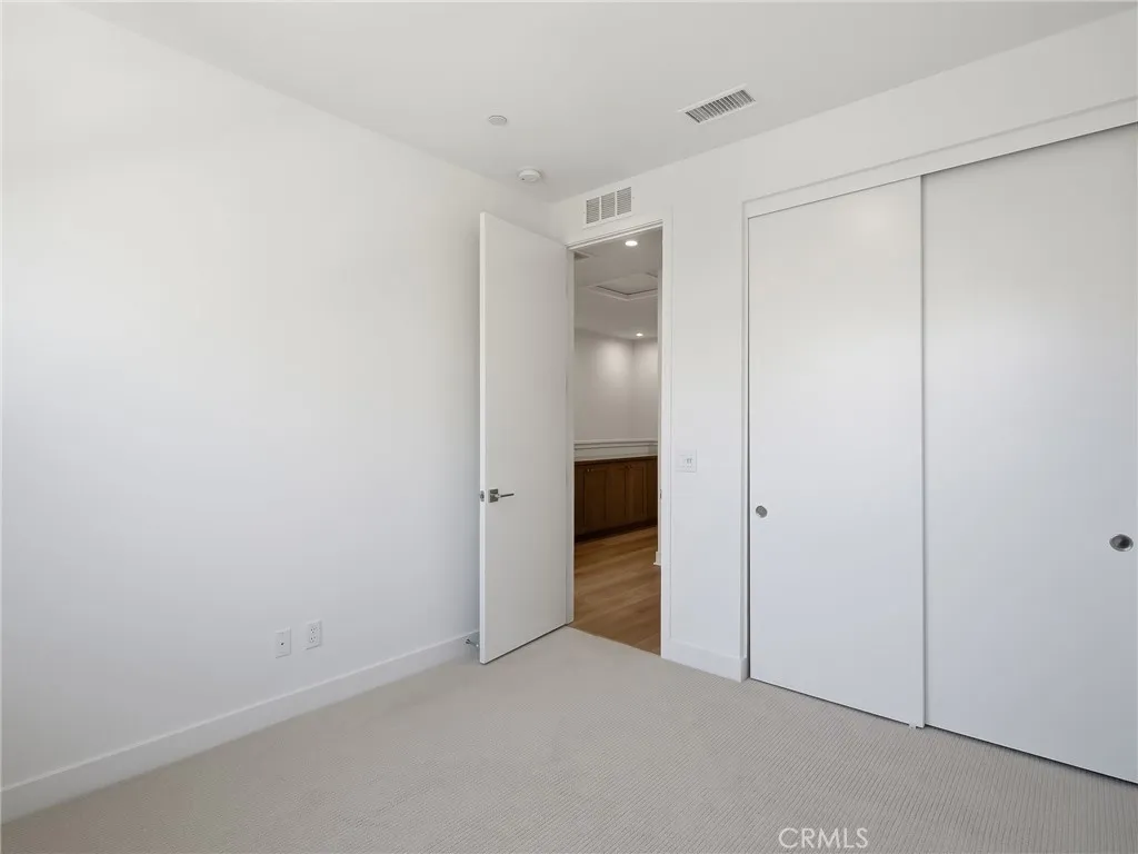 https://cdn.realtyfeed.com/cdn/127/306795782/58463b9de92c52c26c3a3885db37cc8f.webp