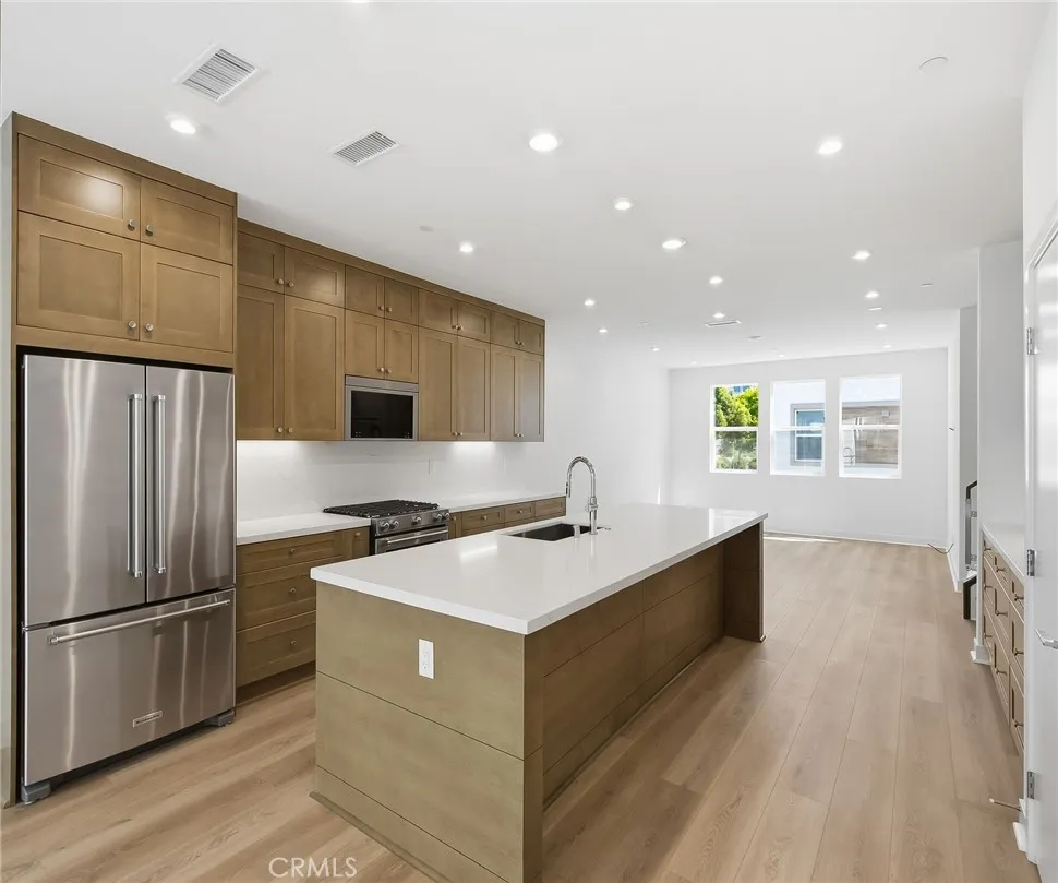 https://cdn.realtyfeed.com/cdn/127/306795782/82c8bacc5adc28a1992f0311148e3eaf.webp