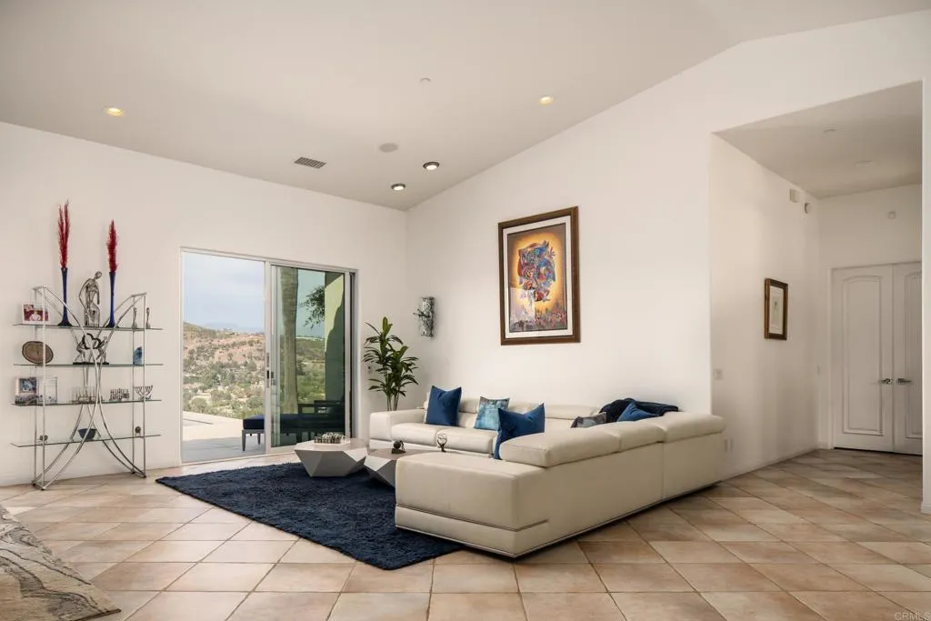 https://cdn.realtyfeed.com/cdn/127/306795788/f21e9d9f06c14c91d611099994ecb80d.webp