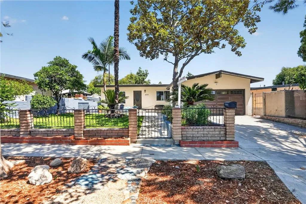 La Puente, CA 91744