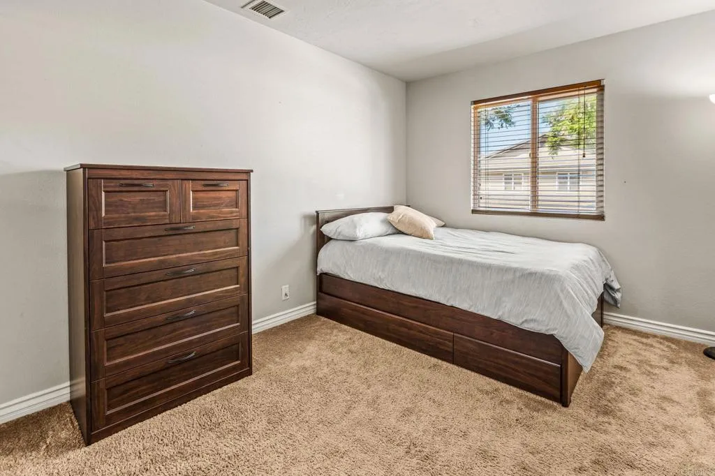 https://cdn.realtyfeed.com/cdn/127/306795953/cf8fa3bd10d458da36bfc60c4ce90187.webp