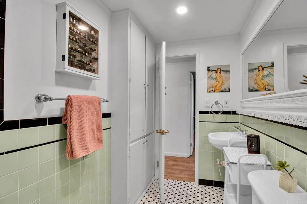 https://cdn.realtyfeed.com/cdn/127/306795968/ef167f6ac4ffdf4b0d07ef3848b0811a.webp