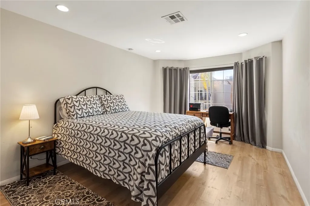 Photo #25: SW26155423 Listing: Photo #25