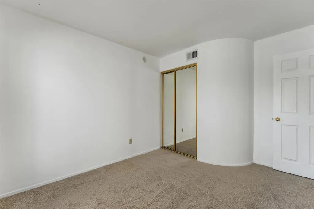 https://cdn.realtyfeed.com/cdn/127/306796249/2b07637e4fee4a91e8db56ab28a50bbe.webp