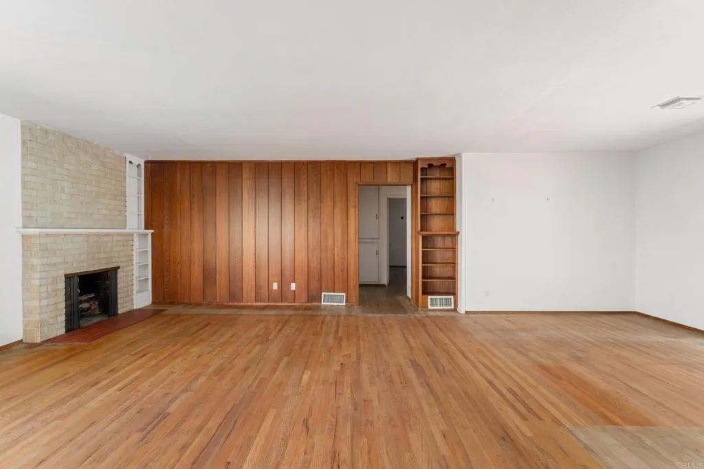 https://cdn.realtyfeed.com/cdn/127/306796399/a5ca43d73cb619a54deea6e0a0db08d8.webp