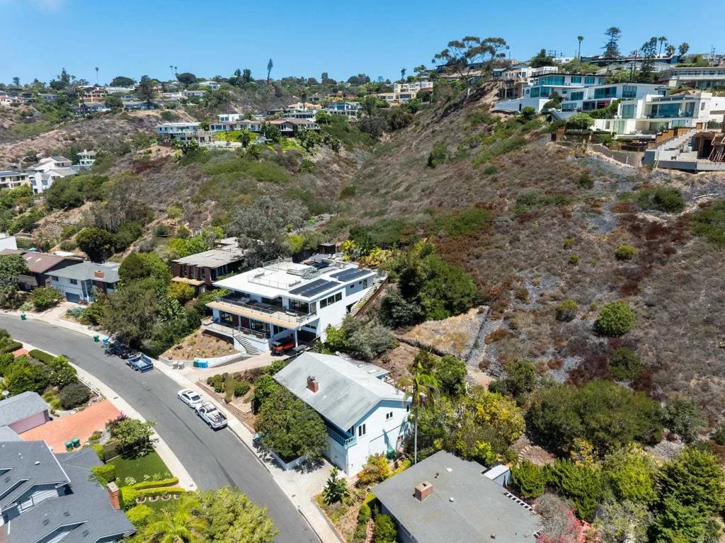 https://cdn.realtyfeed.com/cdn/127/306796399/d84a904623f49b79e829c40eda8fadca.webp