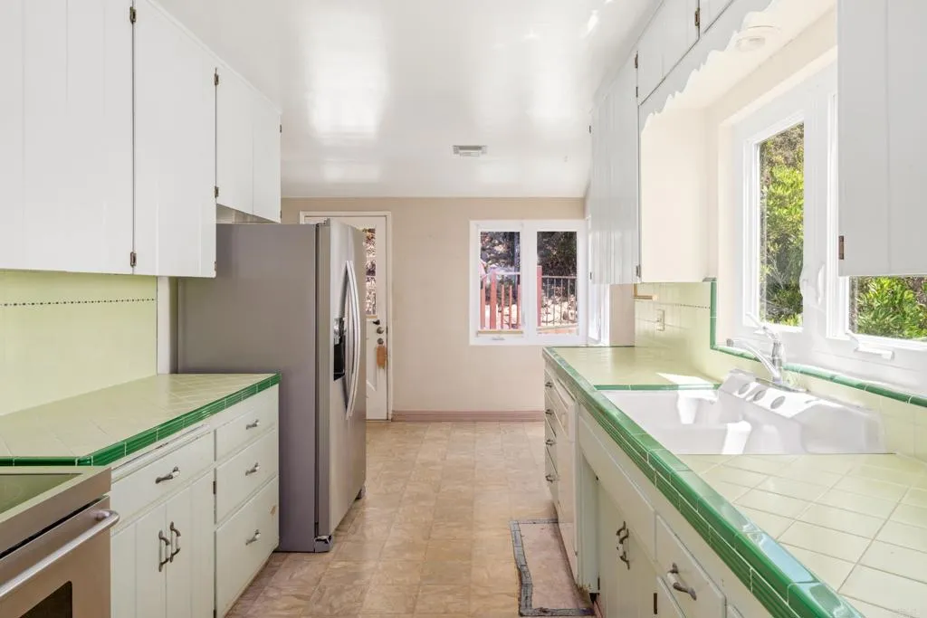 https://cdn.realtyfeed.com/cdn/127/306796399/e24a8bcff5fdd0f40d36b11346d4ebc4.webp