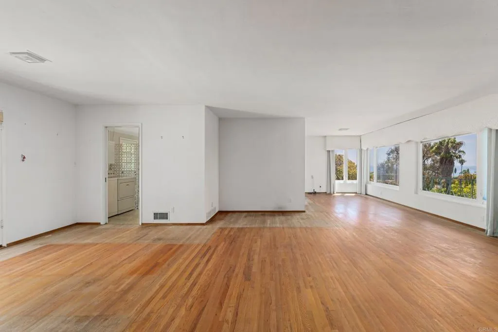 https://cdn.realtyfeed.com/cdn/127/306796399/e9df501f0ae5682c0bdedc915a0e0076.webp