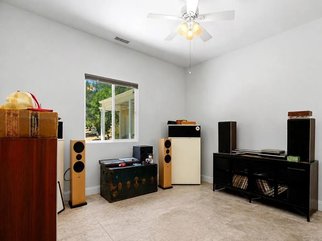 https://cdn.realtyfeed.com/cdn/127/306796441/70676e8910d3d785246df13e859aad08.webp