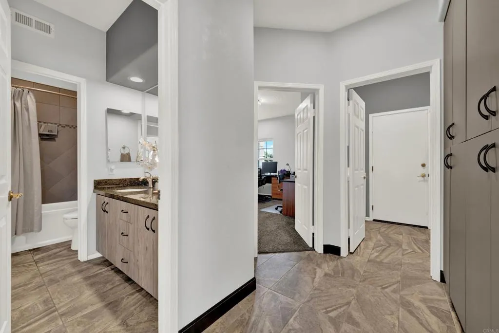 https://cdn.realtyfeed.com/cdn/127/306796486/0647e9d8f030bd3d29e499f59163f4d4.webp