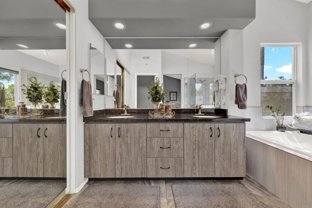 https://cdn.realtyfeed.com/cdn/127/306796486/66ad299de4585e96cd7fb80697726e3e.webp