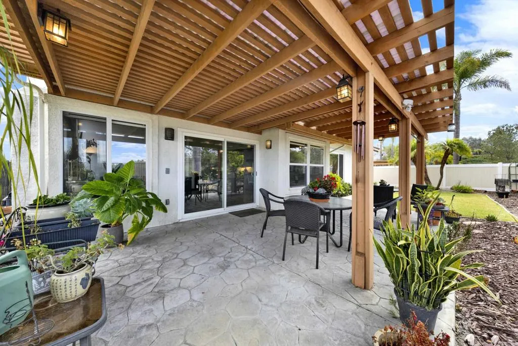https://cdn.realtyfeed.com/cdn/127/306796486/765c2d2776a00ebe42d692146095cd0d.webp