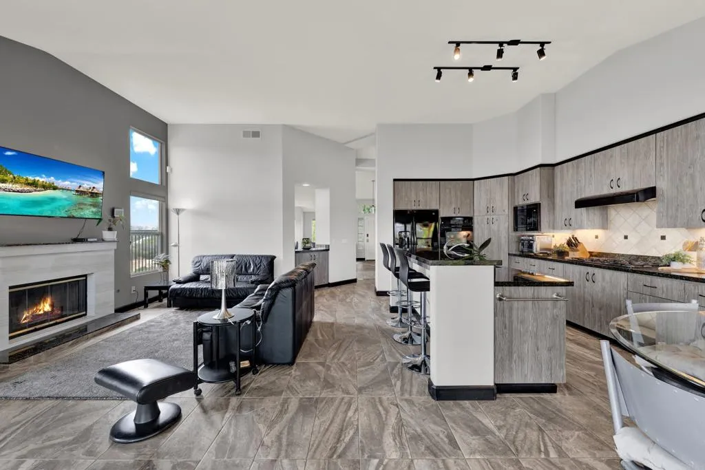 https://cdn.realtyfeed.com/cdn/127/306796486/dbcc9763c9f248108b7fec99eb3751d7.webp