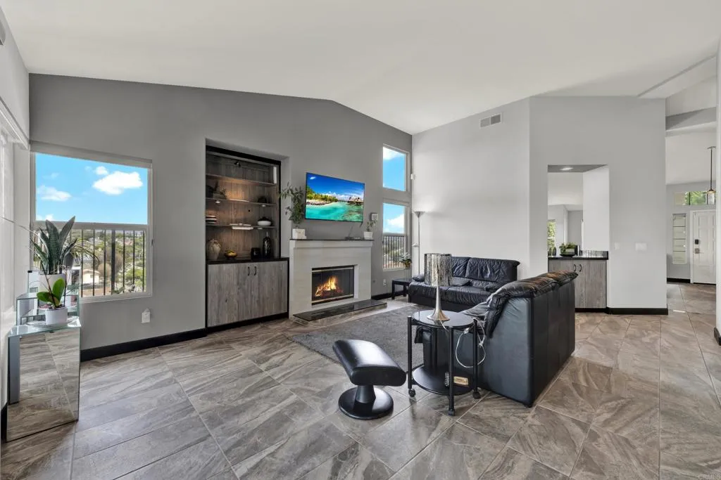https://cdn.realtyfeed.com/cdn/127/306796486/ece2c3fe8f178e2a8f35fd56b3fc126d.webp