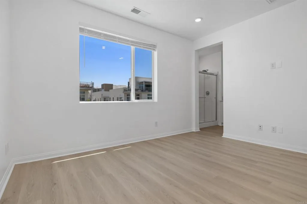 https://cdn.realtyfeed.com/cdn/127/306796511/5b1f5bdf27c6bfc3951b652d15f96e21.webp