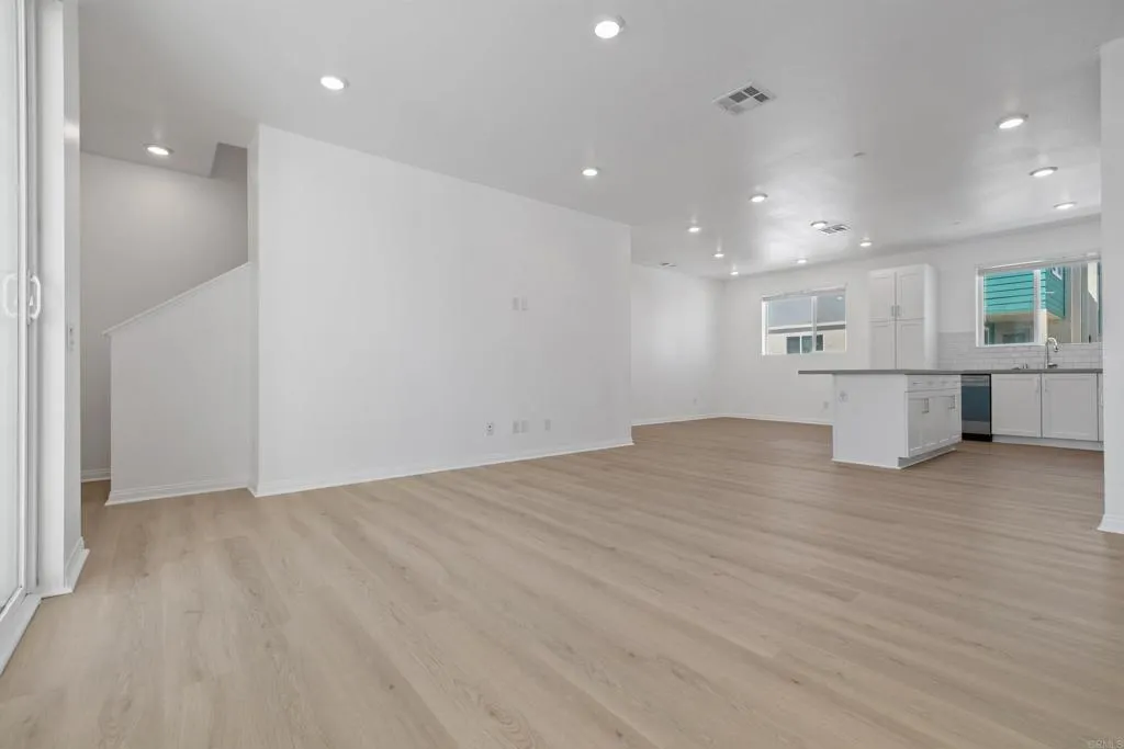 https://cdn.realtyfeed.com/cdn/127/306796511/725ff49c714f66b9fad76f0525d00aef.webp