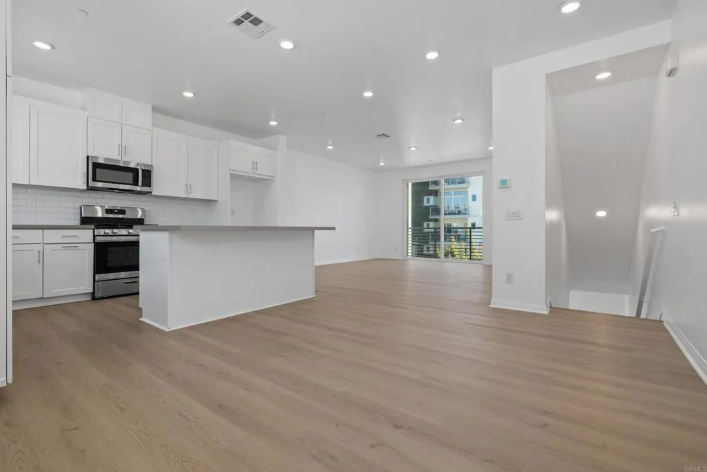 https://cdn.realtyfeed.com/cdn/127/306796511/7e8909ced251d82f8e80bc4efa1a5fee.webp