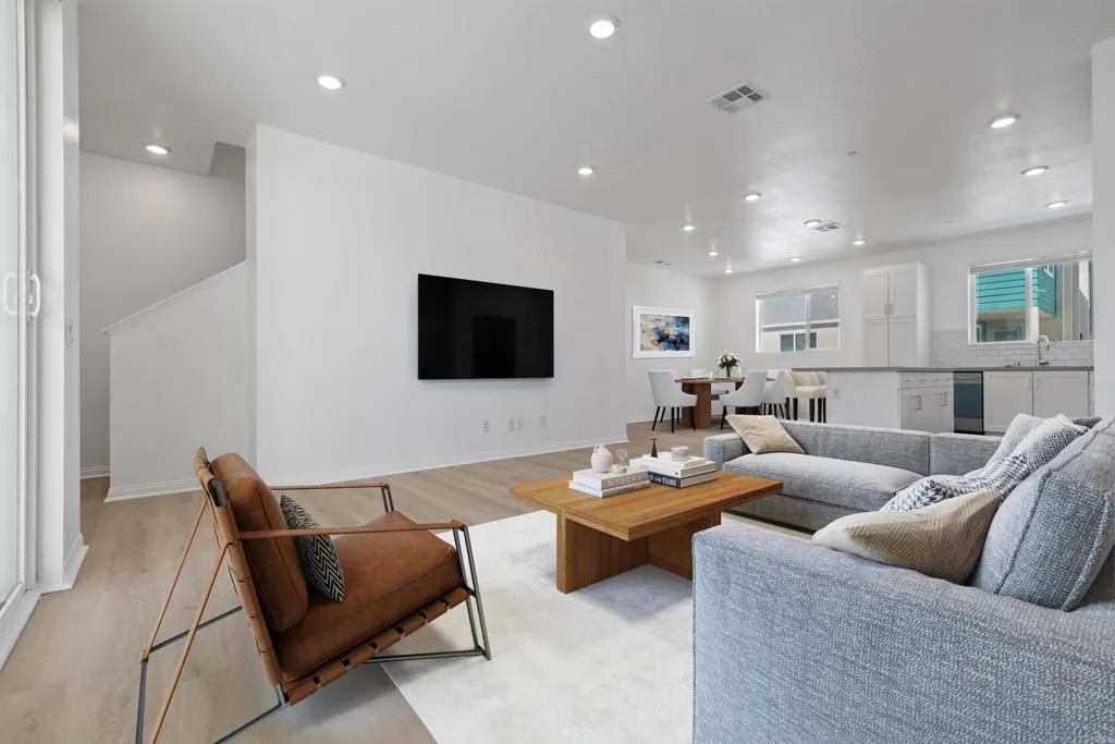 https://cdn.realtyfeed.com/cdn/127/306796511/b6117e5bc21c60e59c492a0e68de0f04.webp