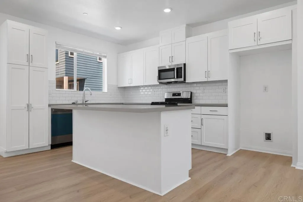 https://cdn.realtyfeed.com/cdn/127/306796511/ccd607bd89f4028aad3aaa00341a484f.webp