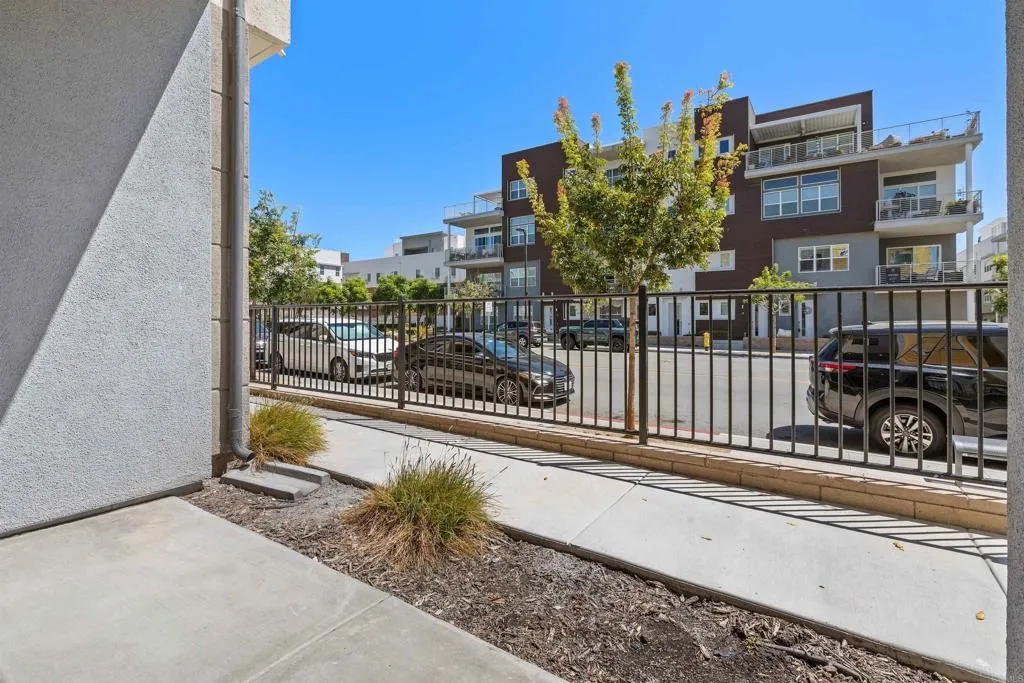 https://cdn.realtyfeed.com/cdn/127/306796511/efdbfbda536f4413ef8c1a0fe1702ee9.webp