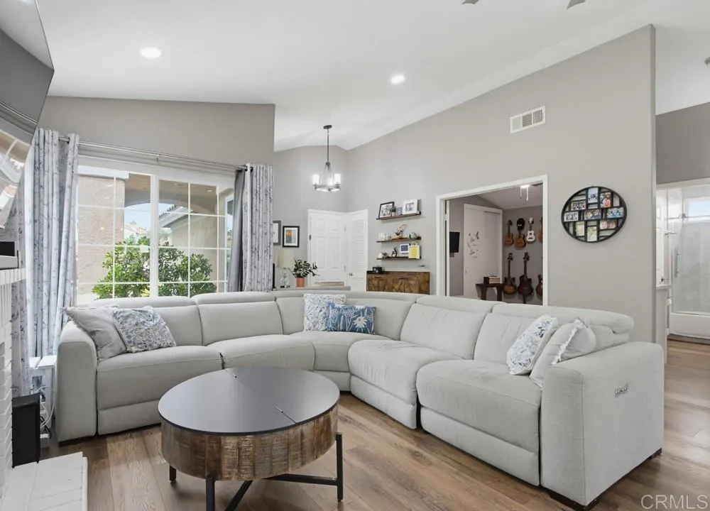 https://cdn.realtyfeed.com/cdn/127/306796742/4f5803faf08c353e5afab93f634462c4.webp